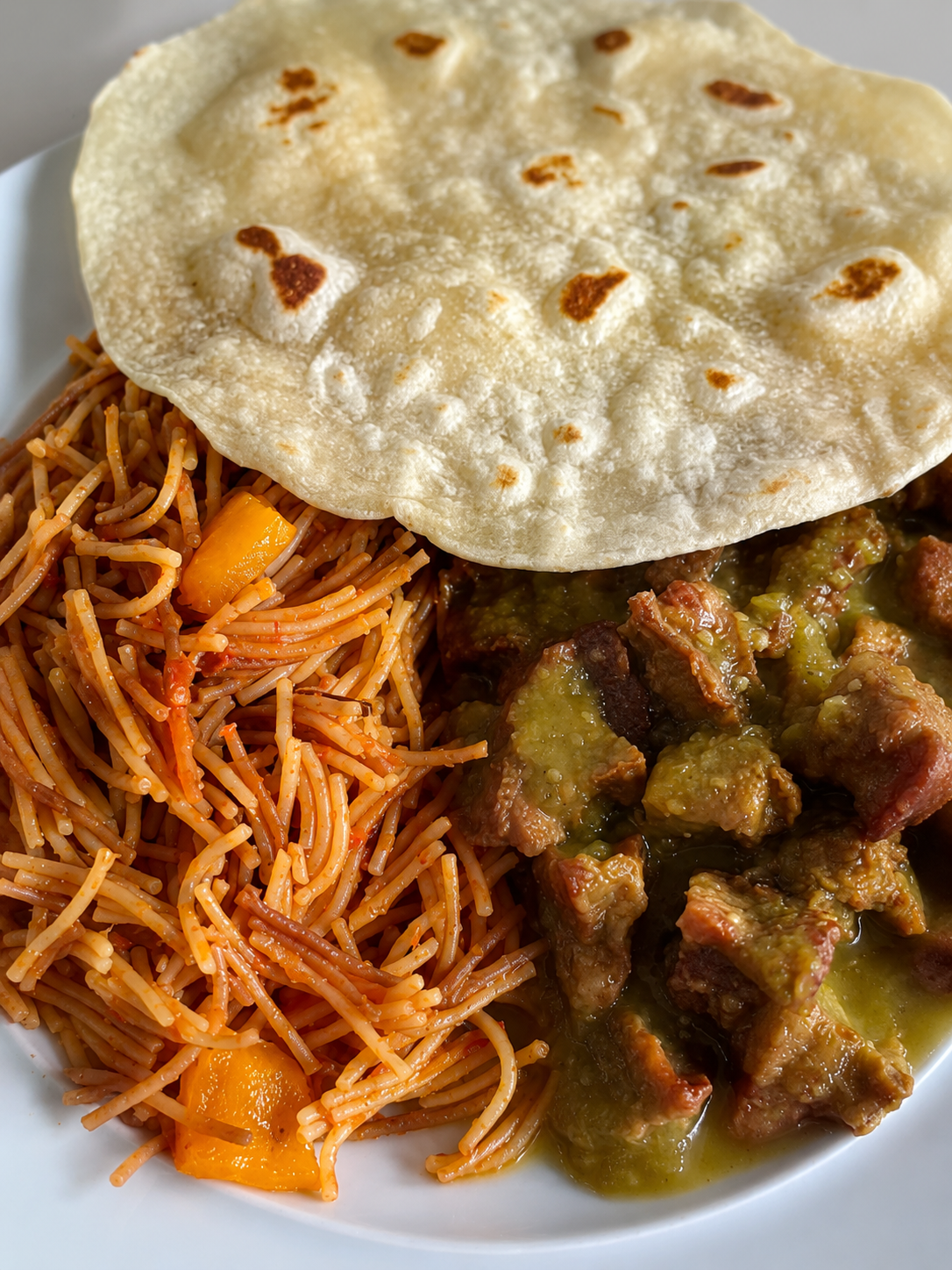 Chicharrón con fideos
